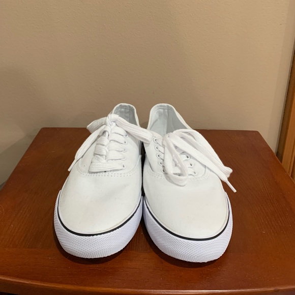 White tennis shoes - Picture 3 of 4